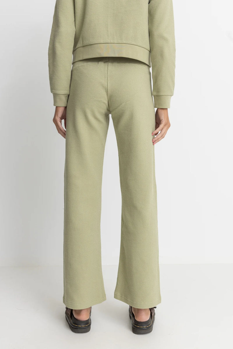 Light Layers Low Waisted Pant / Sage