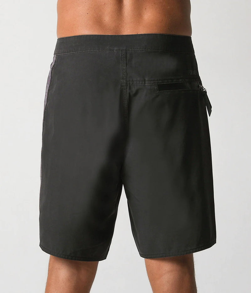 Plaid Control 18.5 Trunk / Black Plaid