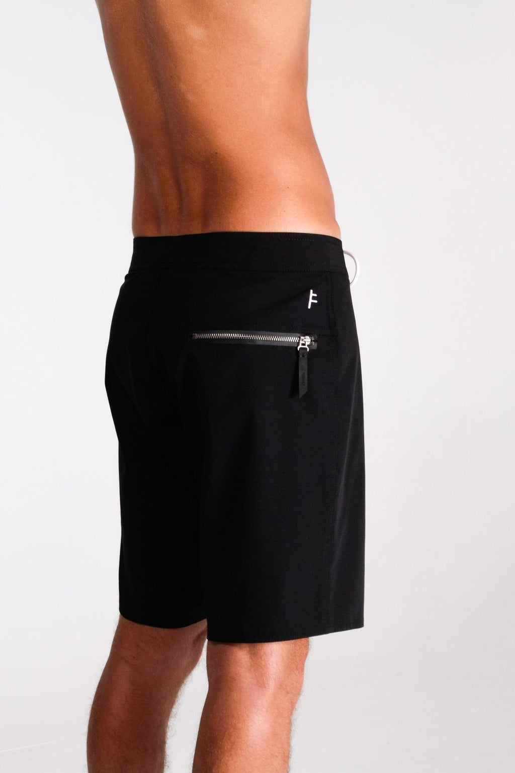 Eye Control 18.5in Trunk Black