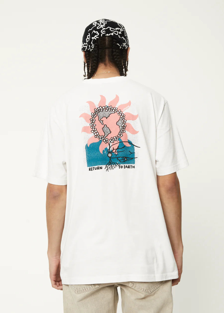 Return to Earth Recycled Retro Graphic T-Shirt / White
