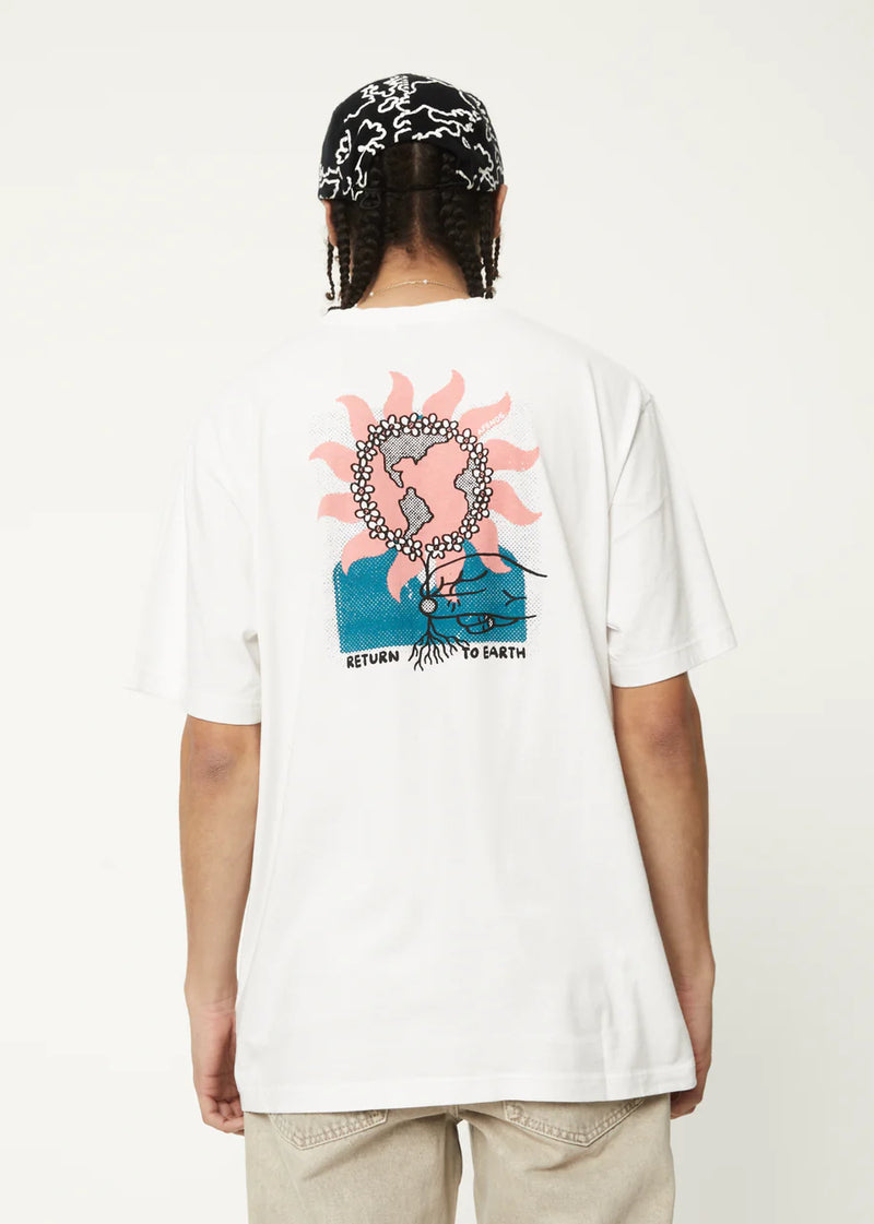 Return to Earth Recycled Retro Graphic T-Shirt / White